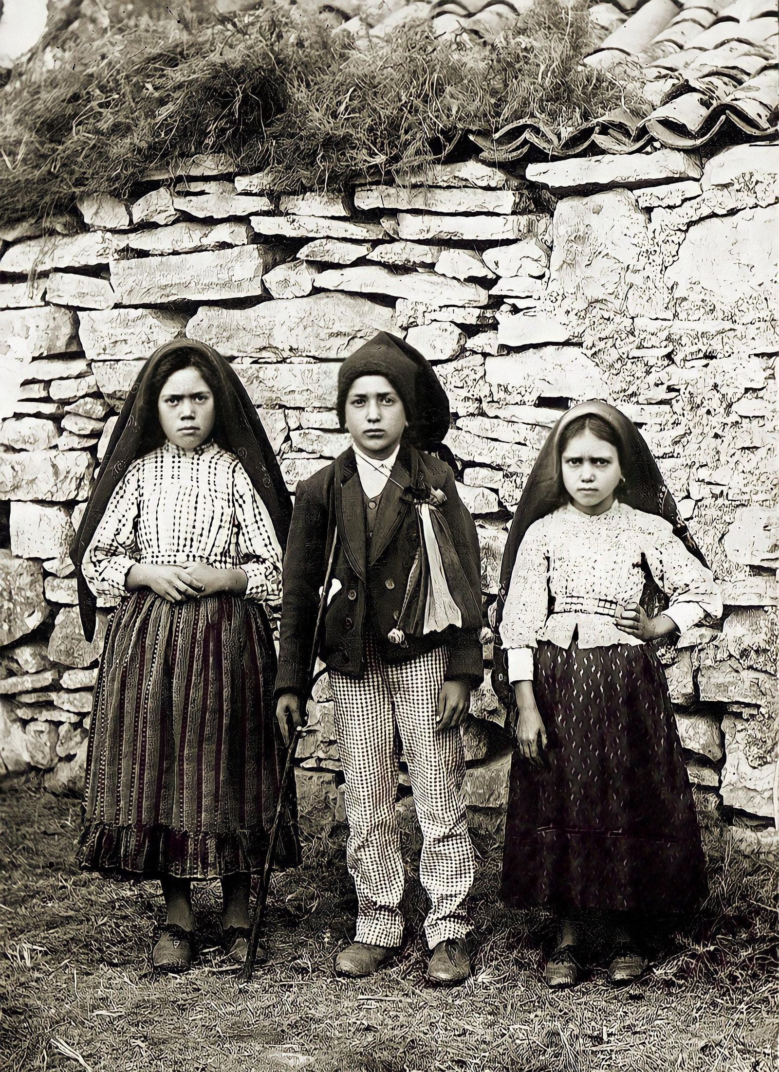 Children of Fatima Canvas Print: Antique Catholic Art - Image 3
